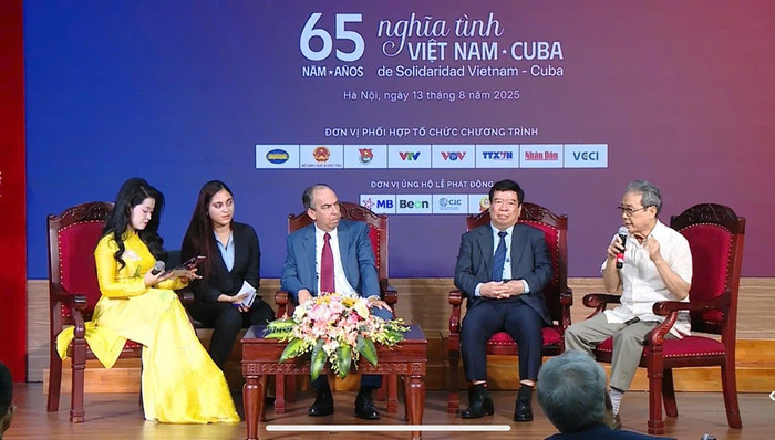 MB phối hợp tổ chức vận động chiến dịch ủng hộ nhân dân Cuba le-phat-dong-ung-ho-cuba-1.jpg