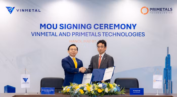 Ông Phạm Nhật Quân Anh, Tổng giám đốc Công ty VinMetal và ông Kosei Tsuji, Phó Chủ tịch điều hành Primetals Technologies ký kết thỏa thuận hợp tác