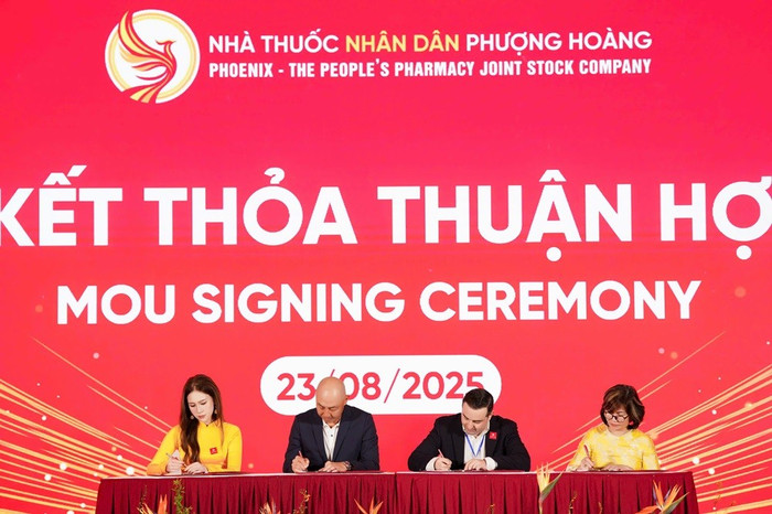 Đại diện Công ty Cổ phần Nhà thuốc Nhân dân Phượng Hoàng ký thỏa thuận với các đối tác ky-ket-thoa-thuan-2.jpg
