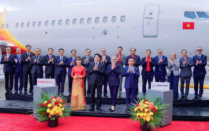 Lễ bàn giao tàu bay 737-8 đầu tiên giữa Boeing và Vietjet với sự chứng kiến của Chủ tịch nước Lương Cường tại Seattle, Hoa Kỳ