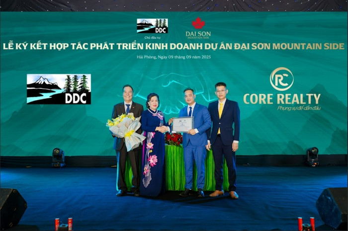 Đại diện chủ đầu tư ký kết hợp tác với đại diện đơn vị phát triển kinh doanh Core Realty screenshot-2025-09-10-150833.jpg