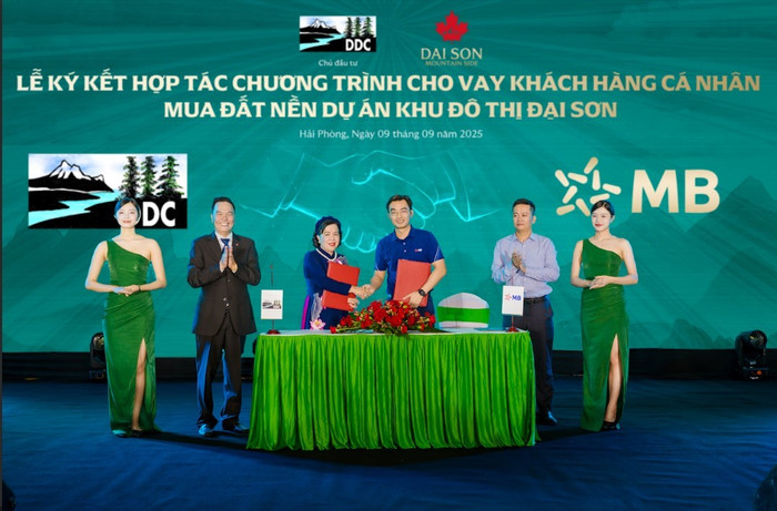 Đại diện chủ đầu tư ký kết hợp tác với đại diện ngân hàng MB Bank screenshot-2025-09-10-150815.jpg