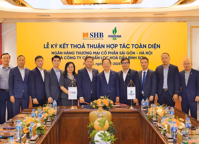 Toàn cảnh lễ ký kết thỏa thuận hợp tác toàn diện giữa Ngân hàng SHB và Lọc hóa dầu Bình Sơn