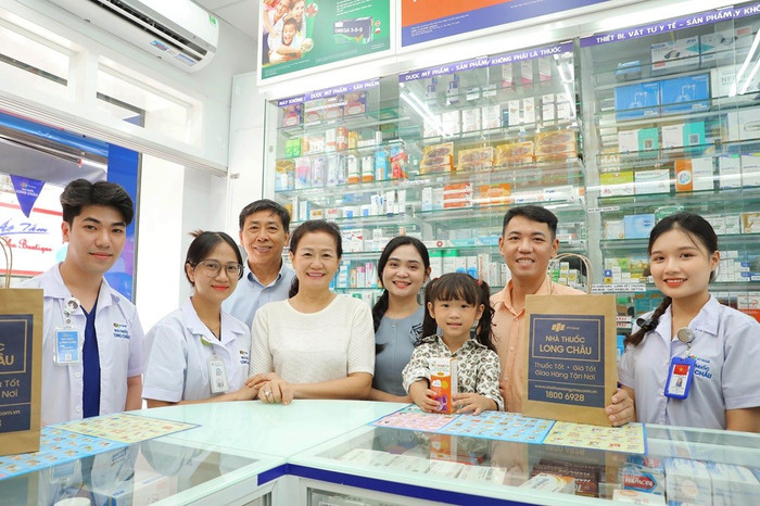 Nhà thuốc Long Châu bền bỉ theo đuổi sứ mệnh “tận tâm phục vụ, vì một Việt Nam khỏe mạnh hơn”