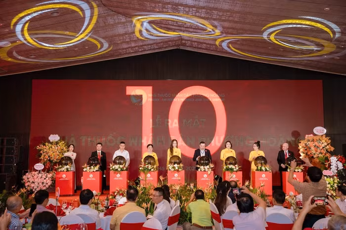 Lễ khai trương chuỗi nhà thuốc Nhân dân Phượng Hoàng diễn ra long trọng tại Hà Nội ngày 23 tháng 8 năm 2025