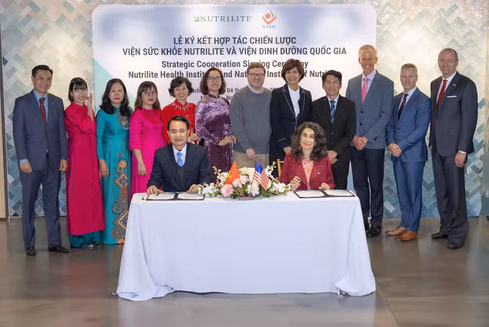 Viện Dinh dưỡng Quốc gia và Viện Sức khỏe Nutrilite ký kết thỏa thuận hợp tác chiến lược tại trụ sở Tập đoàn Amway (Michigan, Mỹ)