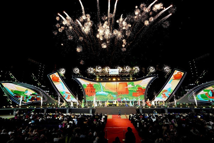 Đêm bế mạc Lễ hội Trà quốc tế 2025 thu hút hàng nghìn người dân và du khách đổ về Quảng trường Lâm Viên, Đà Lạt