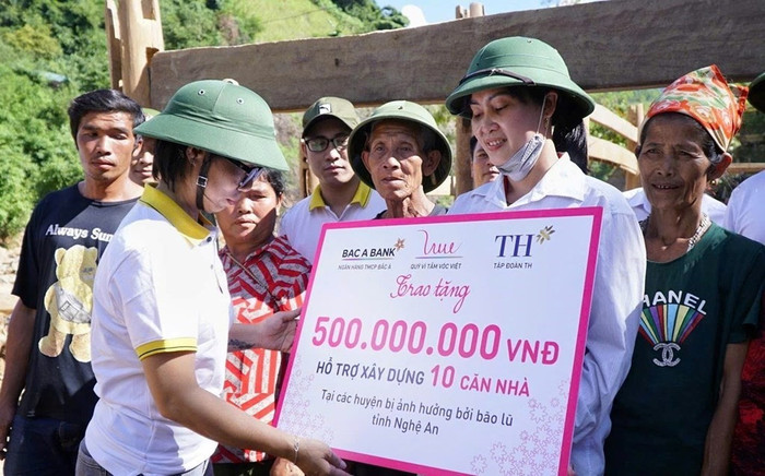 Tập đoàn TH, BAC A BANK và Quỹ Vì tầm vóc Việt trao tặng xây dựng nhà dân sau đợt lũ quét năm 2022 ge4.jpg