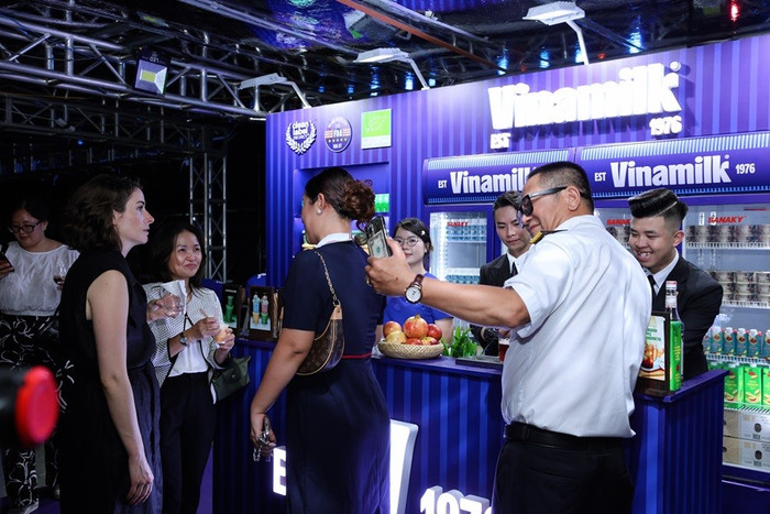 Bên cạnh các hoạt động giao lưu văn hóa và trình diễn nghệ thuật, một chi tiết đặc biệt khiến nhiều khách mời quốc tế bất ngờ: sản phẩm Vinamilk – thương hiệu sữa dẫn đầu tại Việt Nam – được phục vụ như món ẩm thực Việt độc đáo tại sự kiện anh-3.jpg