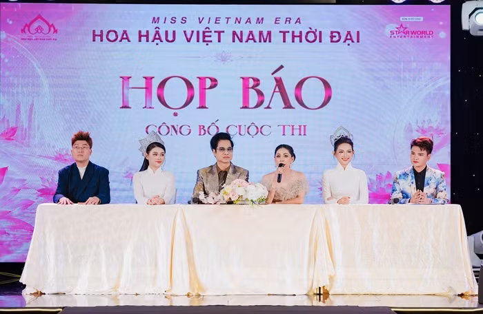 Ban Tổ chức và Ban Giám khảo giải đáp các câu hỏi từ đại diện cơ quan báo chí về cuộc thi