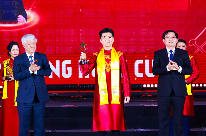 Doanh nhân Đỗ Quang Vinh được vinh danh trong top 10 Giải thưởng Sao Đỏ 2025