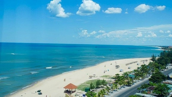 Đồng Hới nổi tiếng với biển xanh, cát trắng và hàng loạt địa điểm du lịch góp phần thúc đẩy du lịch phát triển bền vững picture2.jpg