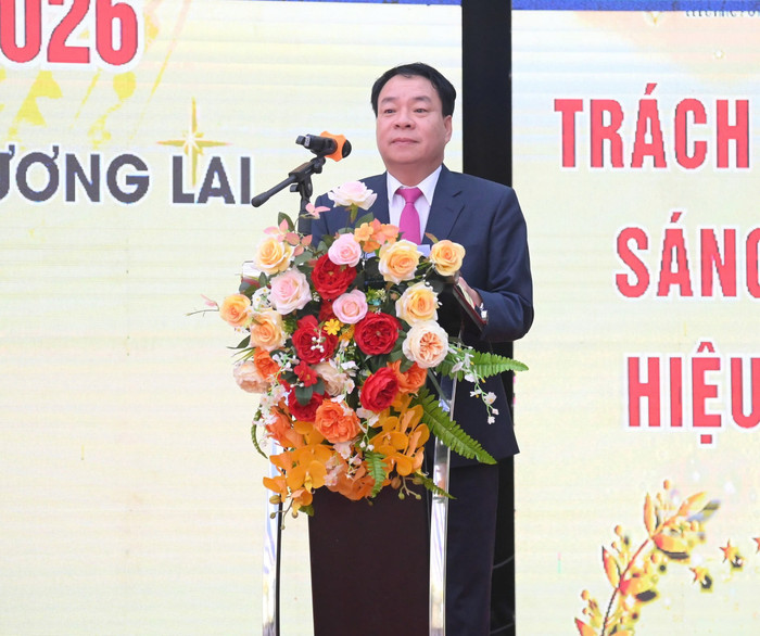PGS. TS. Vũ Đình Ngọ, Chủ tịch Hội đồng Trường Đại học Điện lực chia sẻ với sinh viên tại lễ khai giảng z6980262449820-7ffd4553236143d6d1ab00e63aaf4b27.jpg