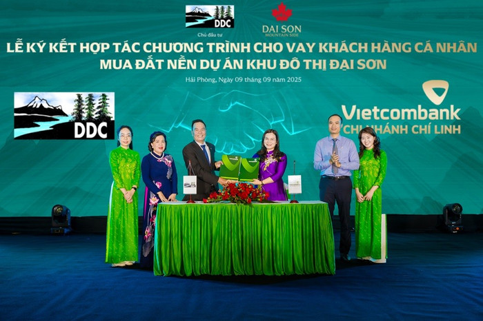 Đại diện chủ đầu tư ký kết hợp tác với đại diện ngân hàng Vietcombank anh-2-vietcombank.jpg