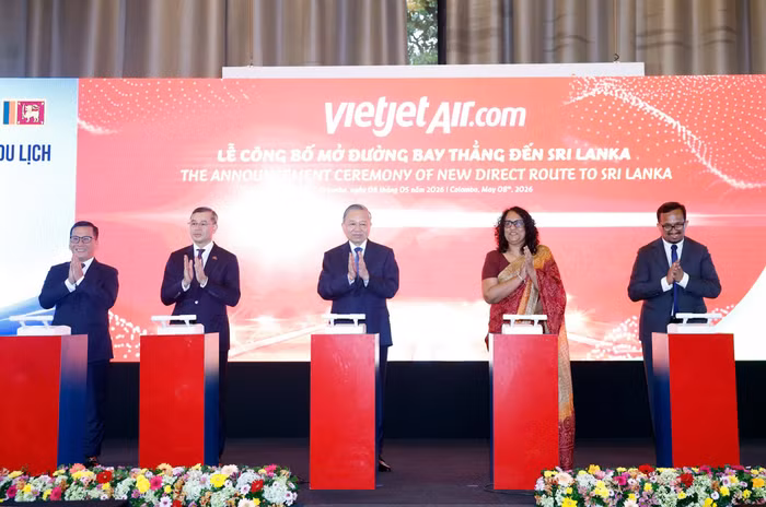 Vietjet chính thức công bố đường bay thẳng giữa TP.HCM và Colombo trước sự chứng kiến của Tổng Bí thư, Chủ tịch nước Tô Lâm (giữa) và Thủ tướng Sri Lanka Harini Amarasuriya (thứ 2 từ phải sang)