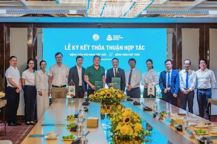 Bệnh viện Việt Đức và Bệnh viện Mặt Trời thực hiện nghi thức ký kết hợp tác
