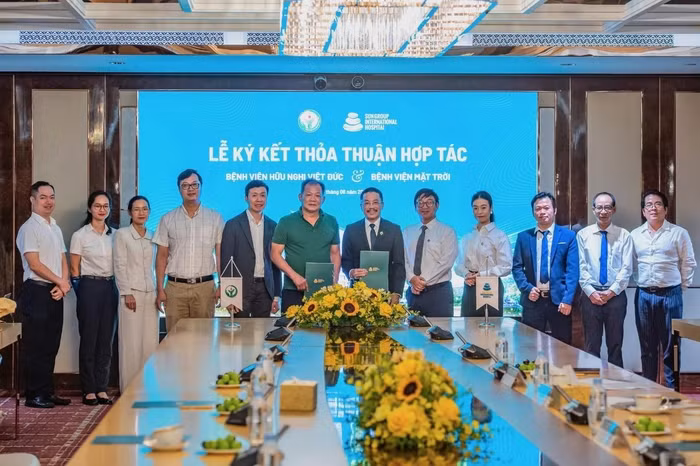 Bệnh viện Việt Đức và Bệnh viện Mặt Trời thực hiện nghi thức ký kết hợp tác