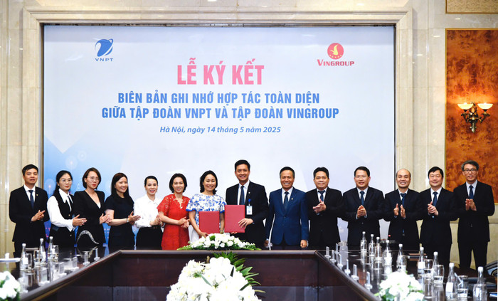 VNPT và Vingroup thực hiện nghi thức ký kết biên bản hợp tác giữa hai tập đoàn