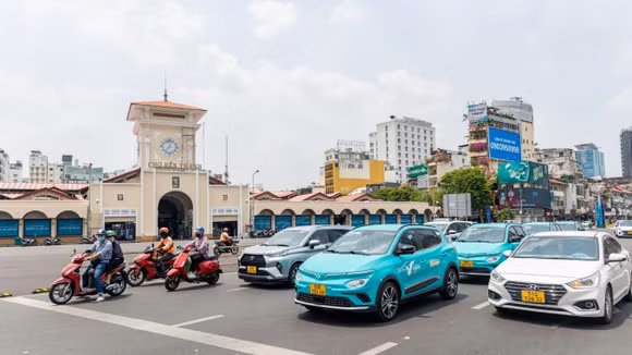 “Quân bài” của tỷ phú Phạm Nhật Vượng đả bại các đối thủ trên sân nhà, khiến thế giới sửng sốt