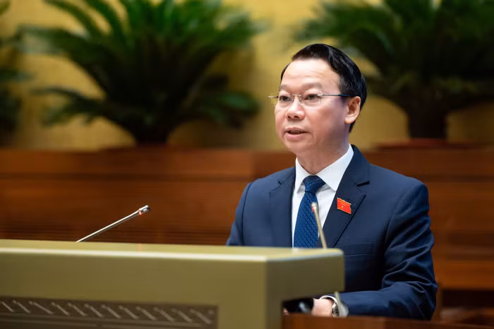 Bộ trưởng Bộ Tài nguyên và Môi trường Đỗ Đức Duy trình bày Tờ trình