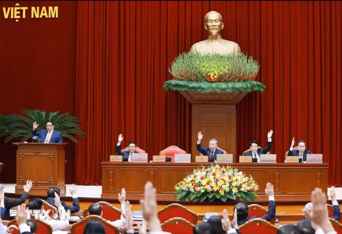 Các đại biểu biểu quyết thông qua chương trình hội nghị