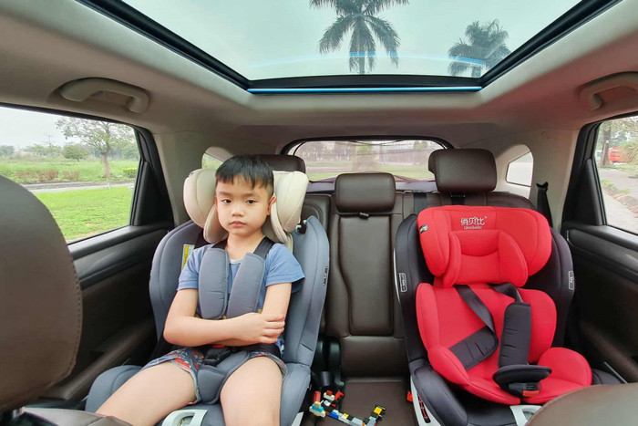 ghe-tre-em-tren-o-to-van-nong-khi-thoi-diem-ap-dung-bat-buoc-can-ke-2932.jpg