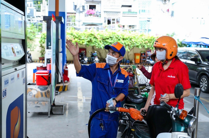 Giá xăng bật tăng sau hai phiên giảm liên tiếp