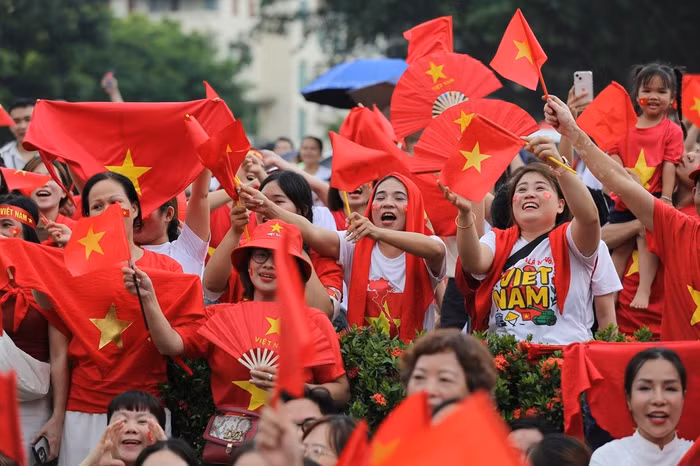 Loạt ngân hàng tặng ưu đãi khủng khi khách liên kết tài khoản với VNeID