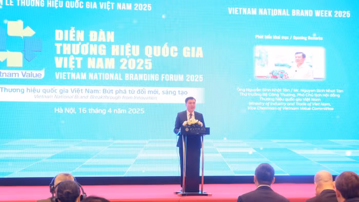 Thứ trưởng Bộ Công Thương Nguyễn Sinh Nhật Tân