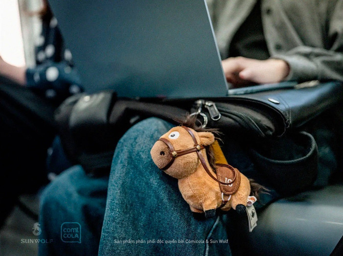 Mã Tiểu Dã và làn sóng thương mại hóa biểu tượng cảm xúc cho năm Bính Ngọ