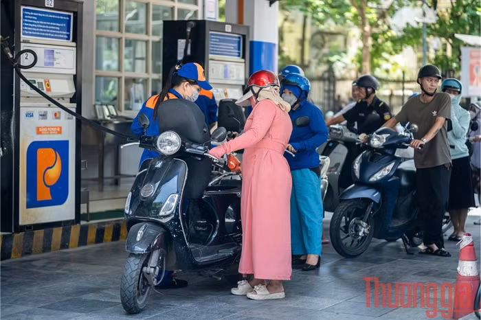 Giá xăng đồng loạt giảm về dưới mức 20.000 đồng/lít