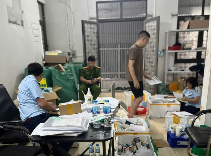 Mở rộng truy quét, phát hiện 4 cơ sở kinh doanh mỹ phẩm nhập lậu tại Hà Nội
