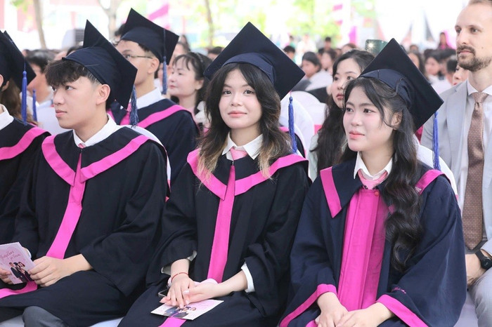 Lễ tốt nghiệp năm học 2024–2025 cho khoá học sinh đầu tiên TH School Vinh