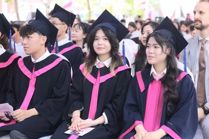 Lễ tốt nghiệp năm học 2024–2025 cho khoá học sinh đầu tiên TH School Vinh
