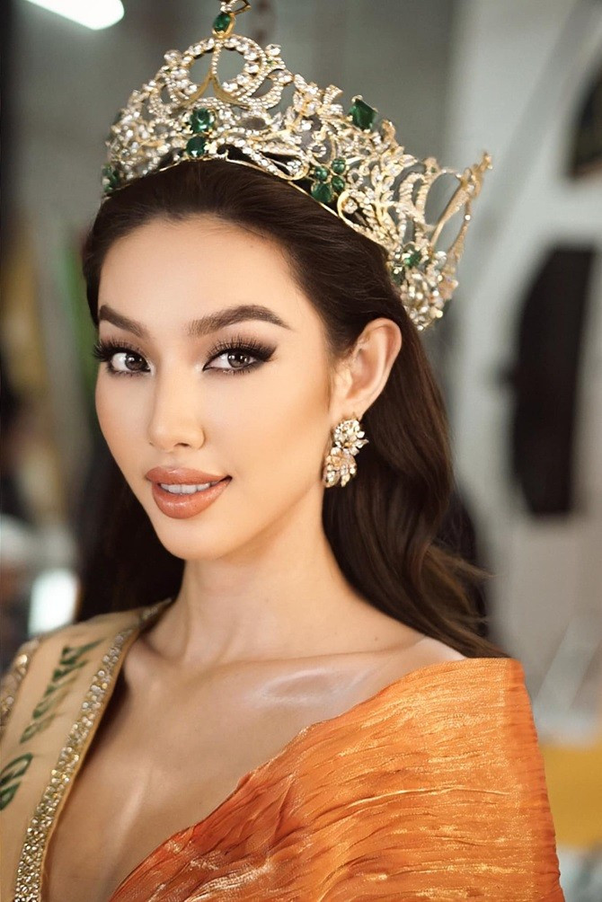 Thùy Tiên từng có đóng góp khá nhiều cho tổ chức cuộc thi hoa hậu trong thời gian đương nhiệm hoa-hau-nguyen-thuc-thuy-tien-3-16453202261081628349129.jpg