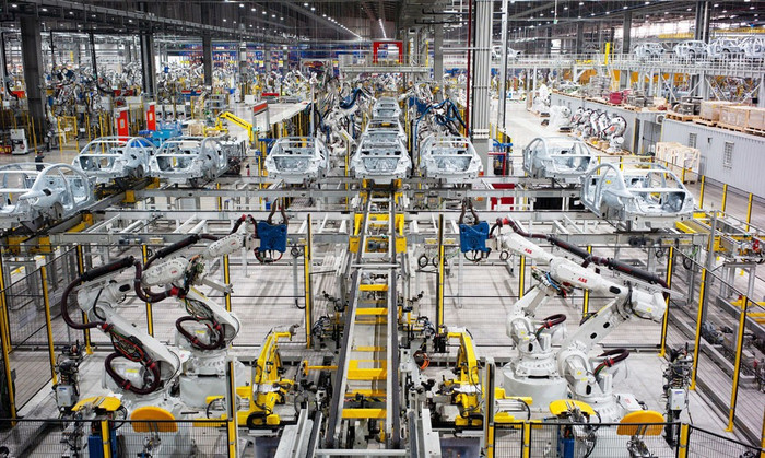 Ngành sản xuất Việt Nam khép lại năm biến động bằng "tín hiệu kép" 