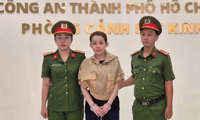 Bắt nữ DJ “Ngân 98” về hành vi sản xuất, buôn bán hàng giả là thực phẩm