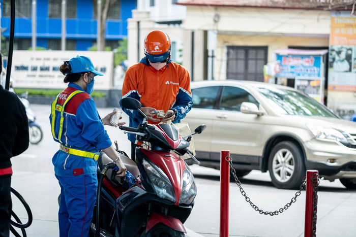 Giá xăng, dầu tăng giảm trái chiều