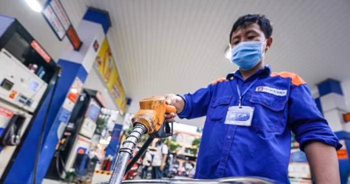 Giá xăng tăng lần thứ 5 liên tiếp, gần chạm mốc 22.000 đồng/lít