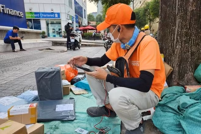 Thực tế, người tiêu dùng có thể mua nhiều đơn hàng từ nước ngoài chỉ với giá vài chục nghìn đồng