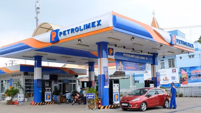 Giá xăng giảm mạnh về dưới mức 20.000 đồng/lít