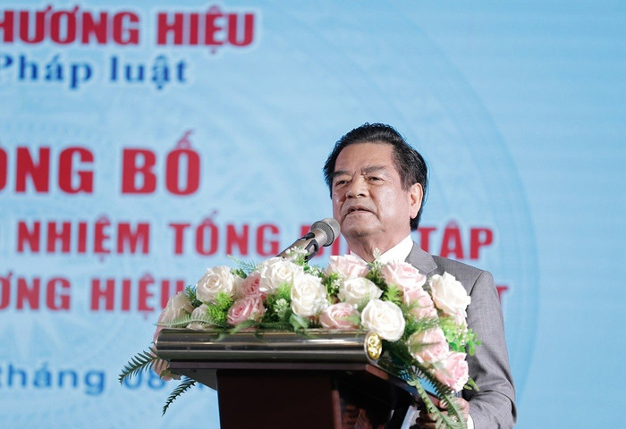 TS Lê Ngọc Dũng, Chủ tịch Hội Nghệ nhân và Thương hiệu Việt Nam phát biểu giao nhiệm vụ cho Tân Tổng Biên tập Cảnh Chi Tuyên o-dung.jpg