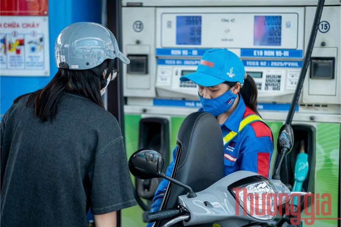 Giá xăng, dầu đồng loạt tăng