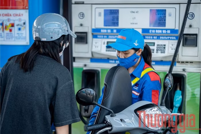 Giá xăng, dầu đồng loạt tăng