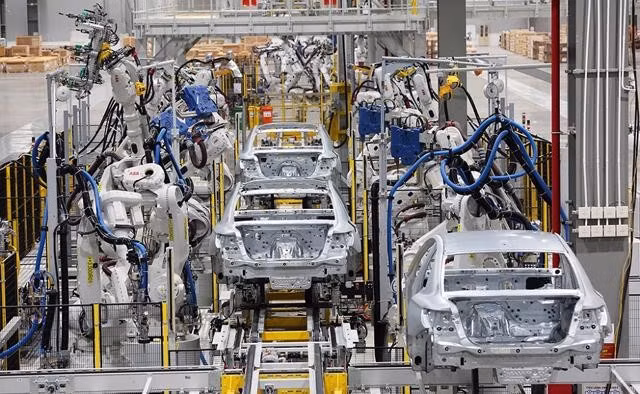 PMI vượt ngưỡng 50 điểm sau 4 tháng, ngành sản xuất phục hồi giữa “bão” thuế quan