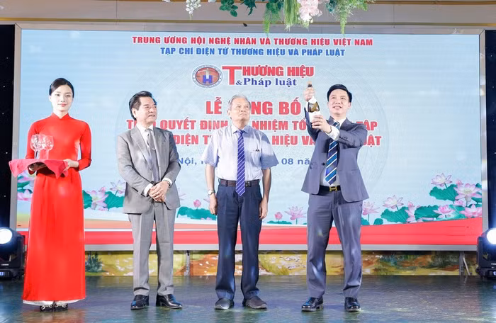 khai-tiec.jpg