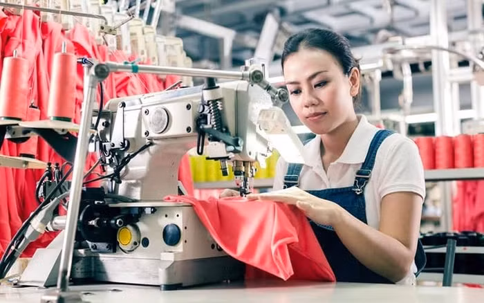 Số lượng đơn đặt hàng mới tăng mạnh, ngành sản xuất Việt Nam khởi đầu quý 4 rực rỡ 