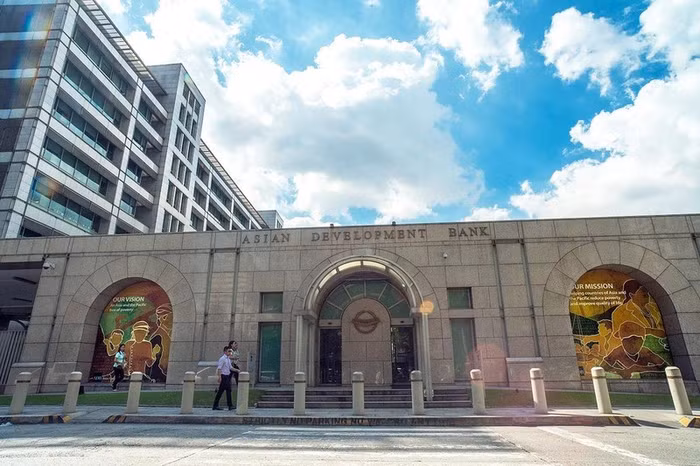 Ngân hàng ADB tích cực hỗ trợ Việt Nam giải quyết khó khăn