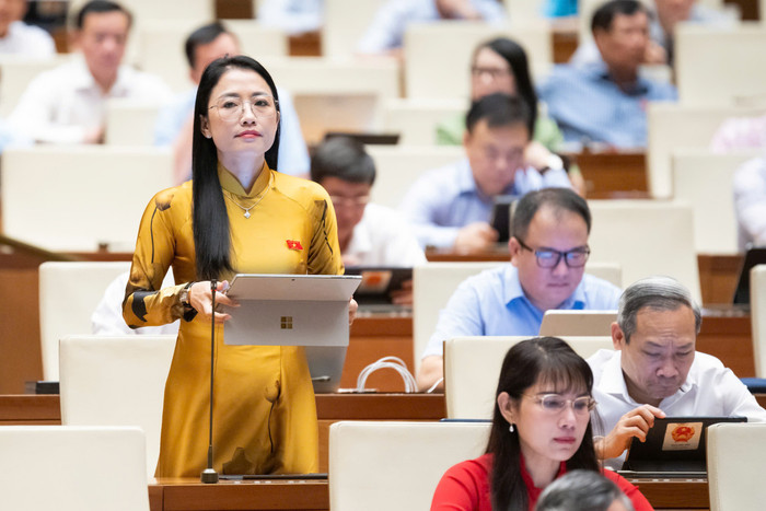 Đại biểu Trần Khánh Thu góp ý dự án Luật sửa đổi, bổ sung một số điều của Luật Quảng cáo 202505100832322525-z6586385347916-2cdb930438724b3f2ebbccedf0cb3ae8.jpg