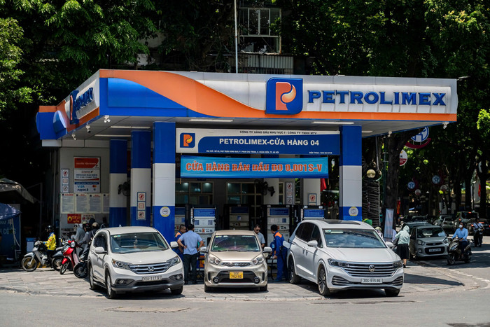  Giá xăng tiếp tục tăng, gần chạm mốc 30.000 đồng/lít
